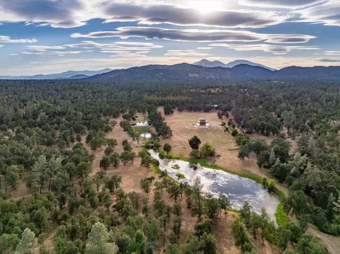 View/Area - 8499 Simmons Rd, Redding, CA 96001 photo 6 of 10
