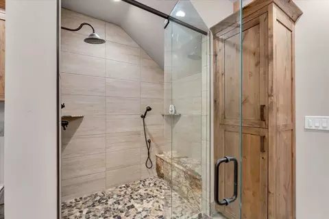 Bath - 8499 Simmons Rd, Redding, CA 96001 photo 2 of 2