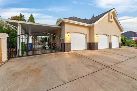 2426 Cumberland Dr, Redding, CA 96001 photo 2