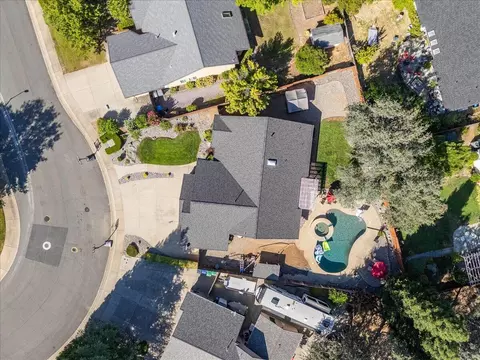 5854 Beaumont Dr, Redding, CA 96003 photo 4