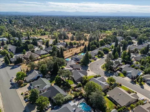 5854 Beaumont Dr, Redding, CA 96003 photo 46