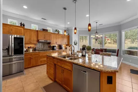 Kitchen - 20700 Bernard Way, Redding, CA 96003 photo 4 of 5