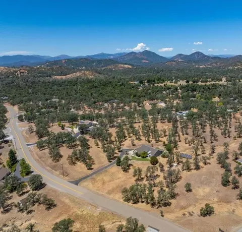 View/Area - 20700 Bernard Way, Redding, CA 96003 photo 3 of 5