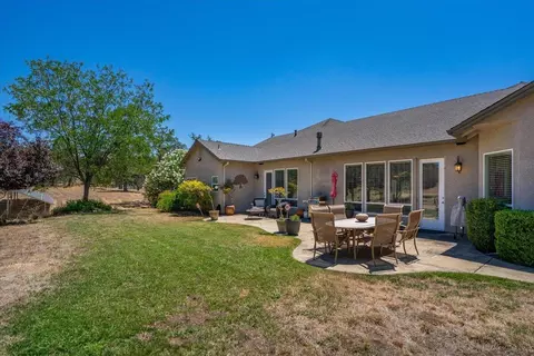 Exterior - 20700 Bernard Way, Redding, CA 96003 photo 7 of 9