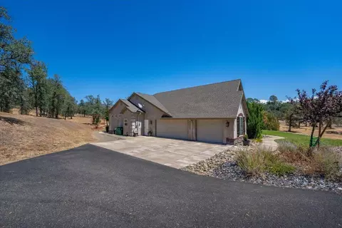 Exterior - 20700 Bernard Way, Redding, CA 96003 photo 2 of 9