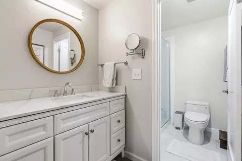 Bath - 466 Ridgecrest Trl #135, Redding, CA 96003 photo 1 of 4