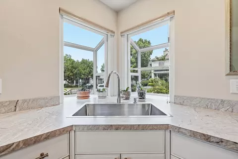 Kitchen - 466 Ridgecrest Trl #135, Redding, CA 96003 photo 3 of 4