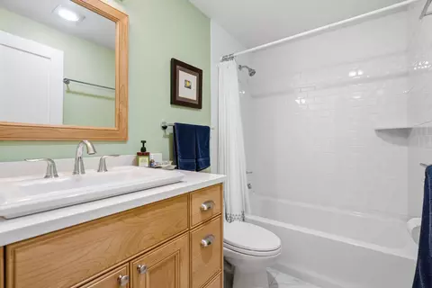 Bath - 466 Ridgecrest Trl #135, Redding, CA 96003 photo 3 of 4