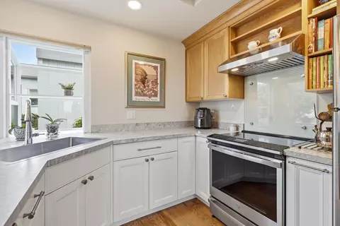 Kitchen - 466 Ridgecrest Trl #135, Redding, CA 96003 photo 2 of 4