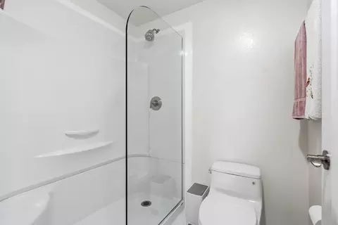 Bath - 466 Ridgecrest Trl #135, Redding, CA 96003 photo 2 of 4