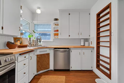 Kitchen - 1569 Walnut Ave, Redding, CA 96001 photo 2 of 2