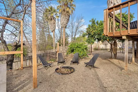 Exterior - 1569 Walnut Ave, Redding, CA 96001 photo 9 of 13