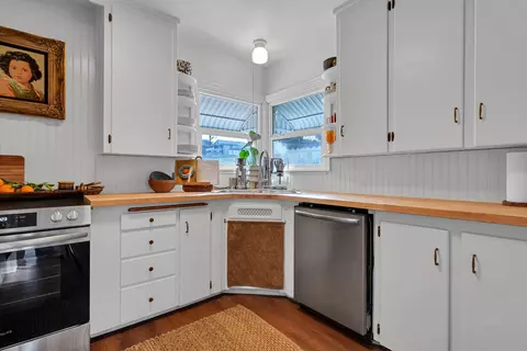 Kitchen - 1569 Walnut Ave, Redding, CA 96001 photo 1 of 2