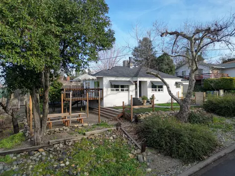 Exterior - 1569 Walnut Ave, Redding, CA 96001 photo 2 of 13
