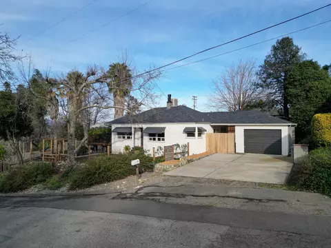 Exterior - 1569 Walnut Ave, Redding, CA 96001 photo 4 of 13