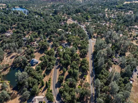 View/Area - 13320 Fernie Way, Redding, CA 96003 photo 5 of 11