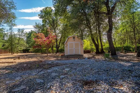 Exterior - 13320 Fernie Way, Redding, CA 96003 photo 21 of 26