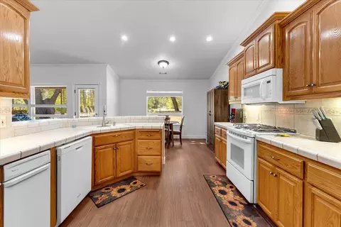 Kitchen - 13320 Fernie Way, Redding, CA 96003 photo 1 of 3