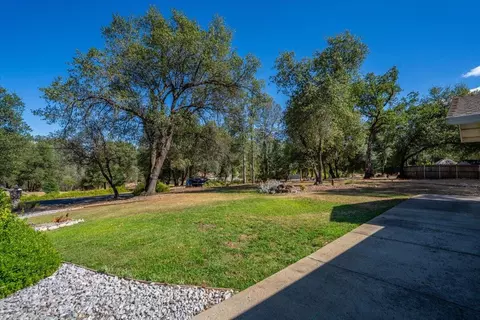 Exterior - 13320 Fernie Way, Redding, CA 96003 photo 4 of 26