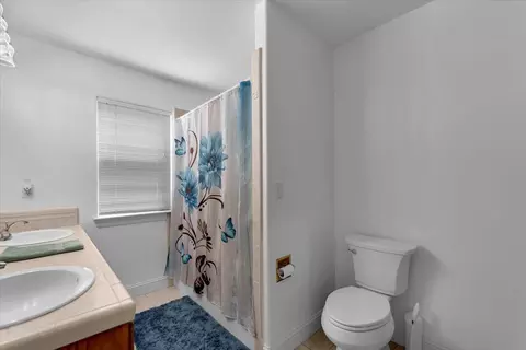 Bath - 13320 Fernie Way, Redding, CA 96003 photo 3 of 3