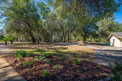 Exterior - 13320 Fernie Way, Redding, CA 96003 photo 7 of 26