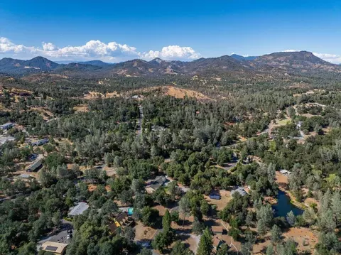 View/Area - 13320 Fernie Way, Redding, CA 96003 photo 3 of 11