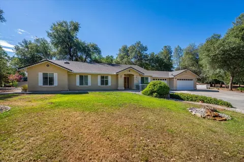 Exterior - 13320 Fernie Way, Redding, CA 96003 photo 2 of 26