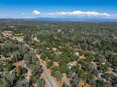 View/Area - 13320 Fernie Way, Redding, CA 96003 photo 9 of 11