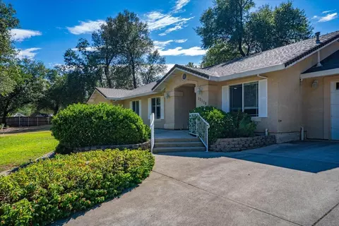 Exterior - 13320 Fernie Way, Redding, CA 96003 photo 3 of 26