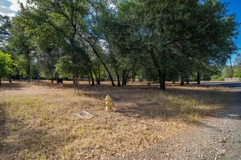 Exterior - 13320 Fernie Way, Redding, CA 96003 photo 6 of 26