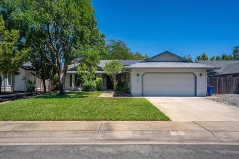 1545 Fresia Way, Redding, CA 96003