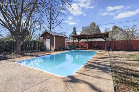 2906 Regal Ave, Redding, CA 96002 photo 2