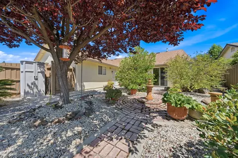 Exterior - 1777 Capistrano Walk, Redding, CA 96003 photo 4 of 12