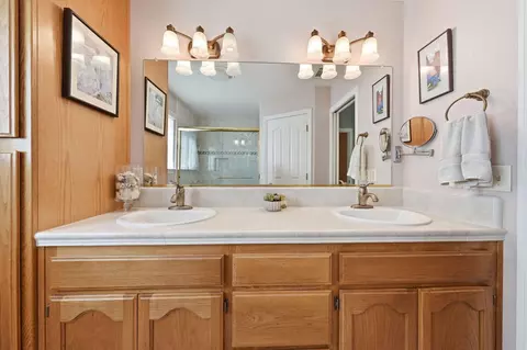 Bath - 1777 Capistrano Walk, Redding, CA 96003 photo 2 of 5
