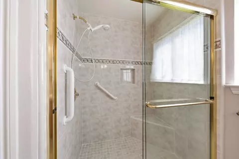 Bath - 1777 Capistrano Walk, Redding, CA 96003 photo 3 of 5