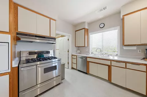 Kitchen - 1777 Capistrano Walk, Redding, CA 96003 photo 4 of 5