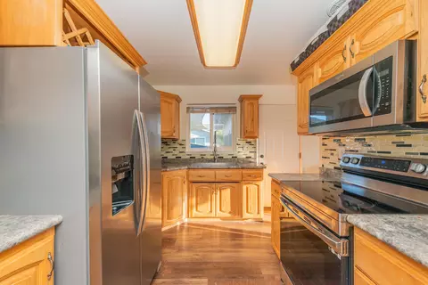 Kitchen - 2845 Regal Ave, Redding, CA 96002 photo 5 of 6