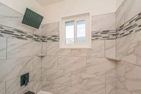 Bath - 2845 Regal Ave, Redding, CA 96002 photo 2 of 6