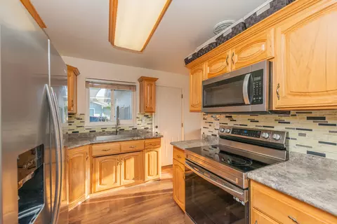 Kitchen - 2845 Regal Ave, Redding, CA 96002 photo 4 of 6