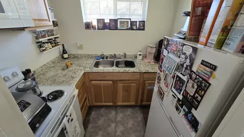 Kitchen - 303 Pine St, Yreka, CA 96097 photo 4 of 6
