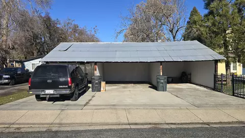 Exterior - 303 Pine St, Yreka, CA 96097 photo 4 of 7