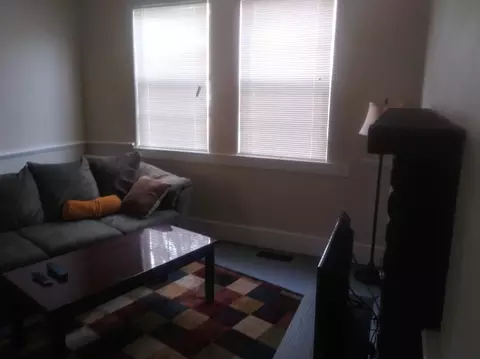 Living - 303 Pine St, Yreka, CA 96097 photo 4 of 4