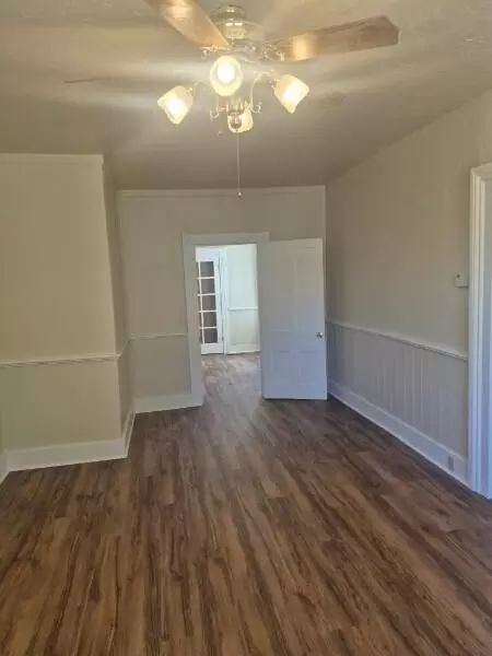 Living - 303 Pine St, Yreka, CA 96097 photo 2 of 4