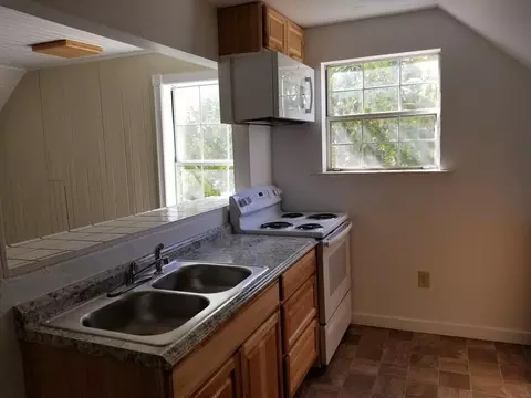 Kitchen - 303 Pine St, Yreka, CA 96097 photo 5 of 6