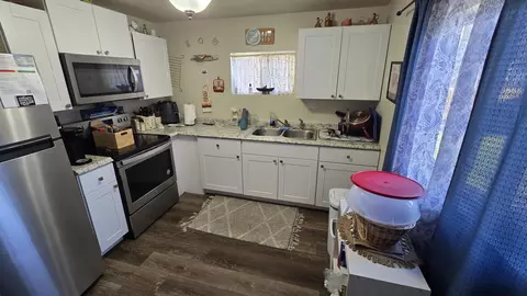 Kitchen - 303 Pine St, Yreka, CA 96097 photo 6 of 6