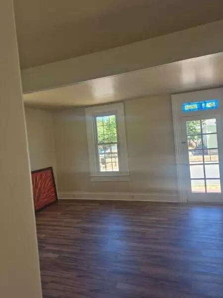 Living - 303 Pine St, Yreka, CA 96097 photo 1 of 4