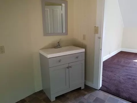 Bath - 303 Pine St, Yreka, CA 96097 photo 3 of 7
