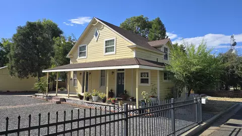 Exterior - 303 Pine St, Yreka, CA 96097 photo 3 of 7