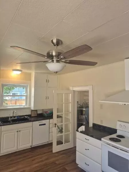 Kitchen - 303 Pine St, Yreka, CA 96097 photo 1 of 6