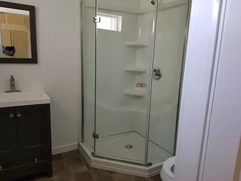 Bath - 303 Pine St, Yreka, CA 96097 photo 1 of 7